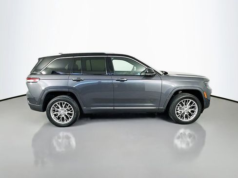 Used 2022 Jeep Grand Cherokee Summit AWD/4WD image 8