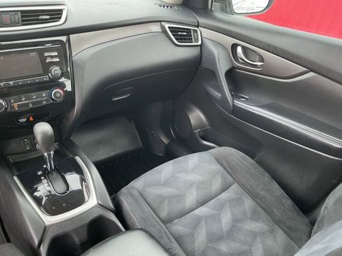 Used 2014 Nissan Rogue S image 28