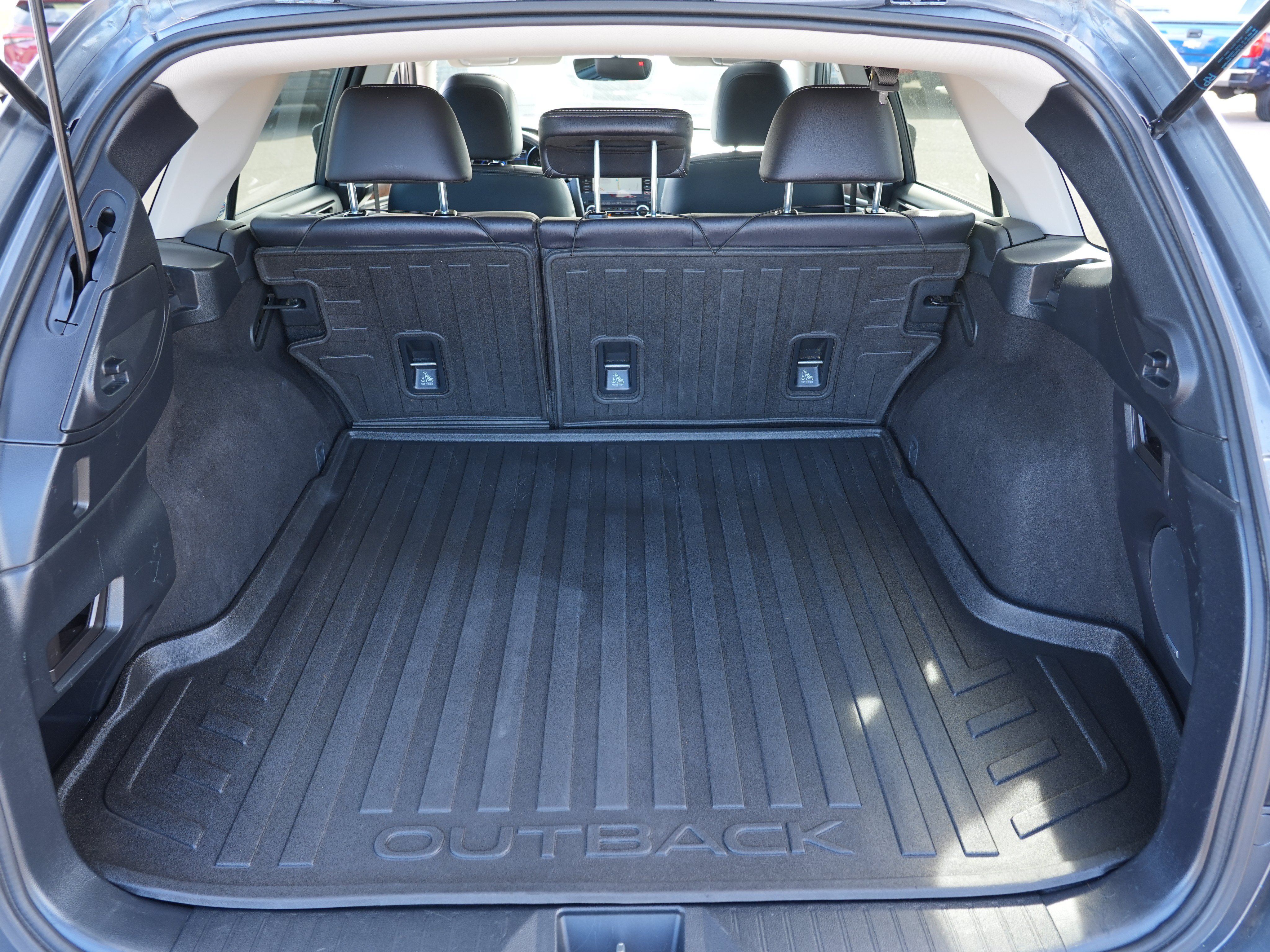 Used 2018 Subaru Outback 3.6R Limited AWD/4WD image 28