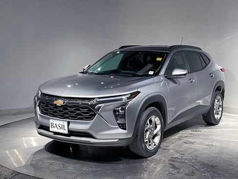 Used 2024 Chevrolet Trax LT w/ Driver Confidence Package image 8