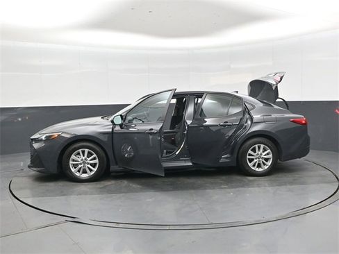 Used 2025 Toyota Camry LE image 49