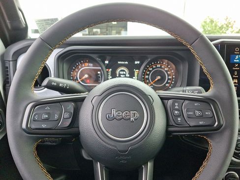 Certified 2024 Jeep Gladiator Sport image 18