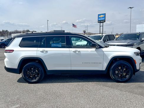 Used 2025 Jeep Grand Cherokee L Limited image 9