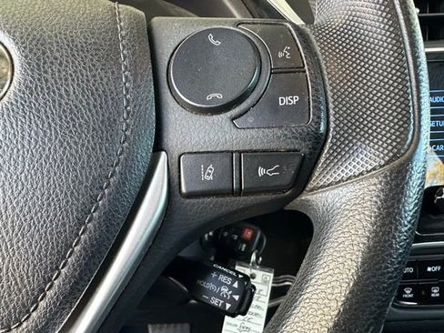 Used 2018 Toyota Corolla LE image 19