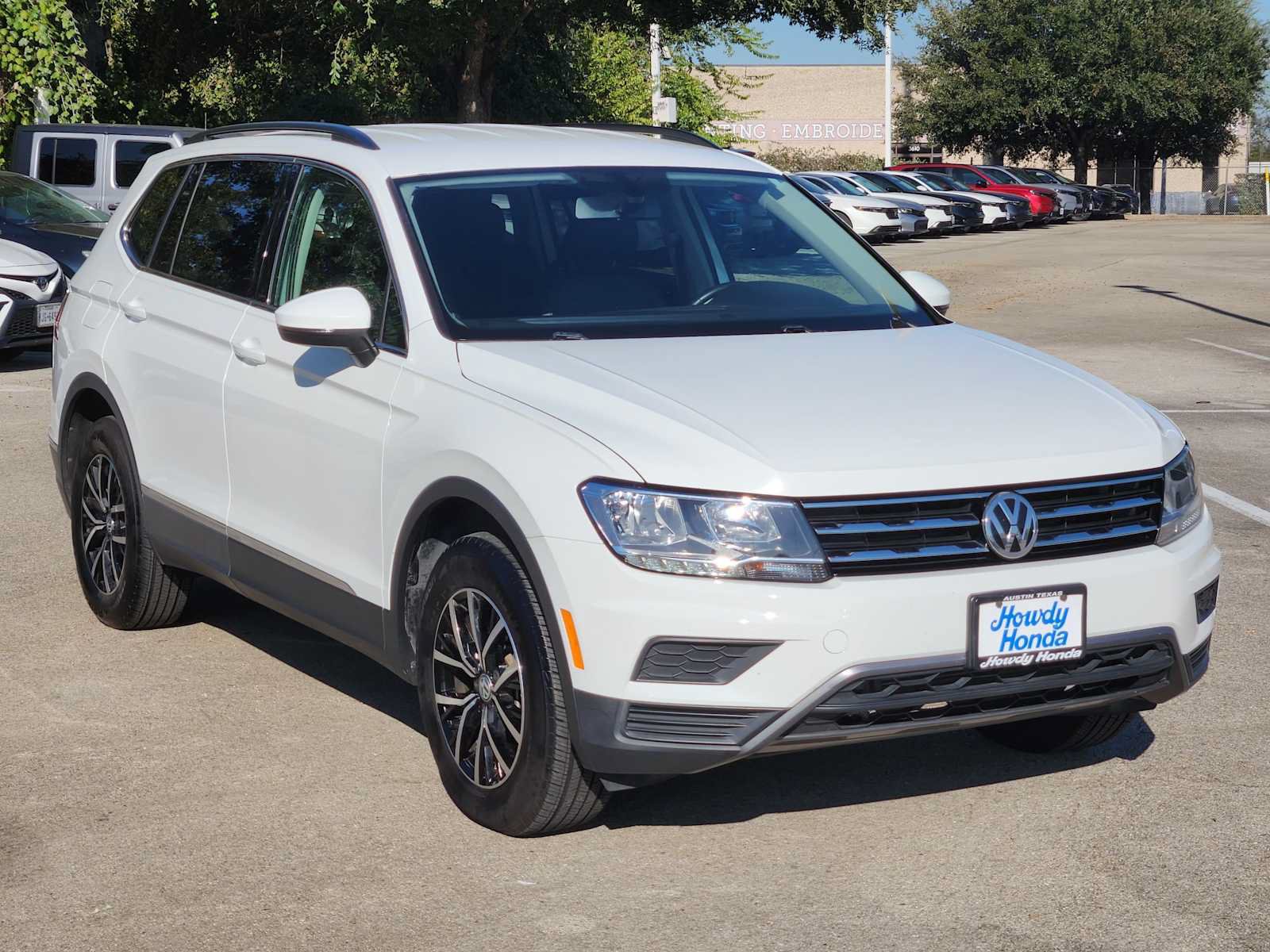 Used 2021 Volkswagen Tiguan SE FWD image 3