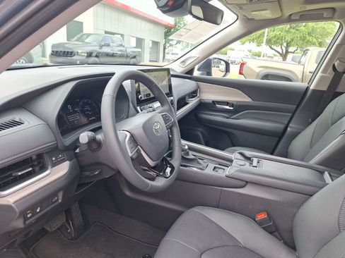 Used 2026 Toyota Grand Highlander Limited image 15