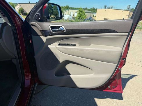 Used 2013 Jeep Grand Cherokee Laredo image 22