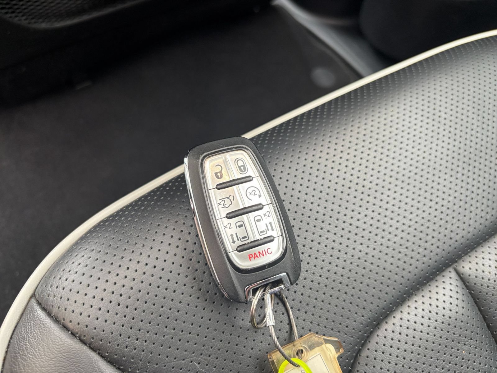 Used 2025 Chrysler Pacifica Limited FWD image 28