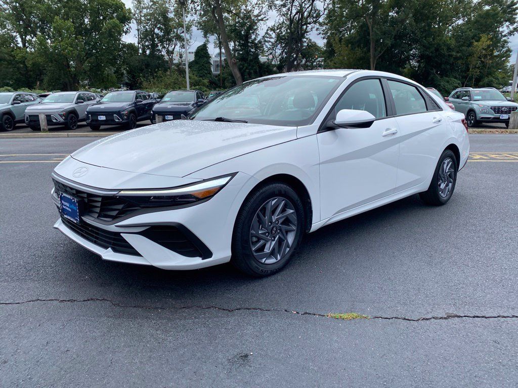 Certified 2026 Hyundai Elantra Hybrid FWD image 6