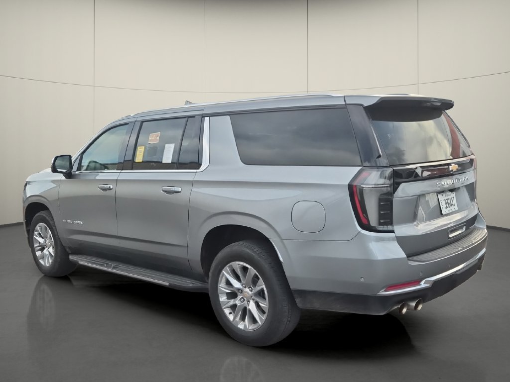 Used 2025 Chevrolet Suburban Premier AWD/4WD image 5