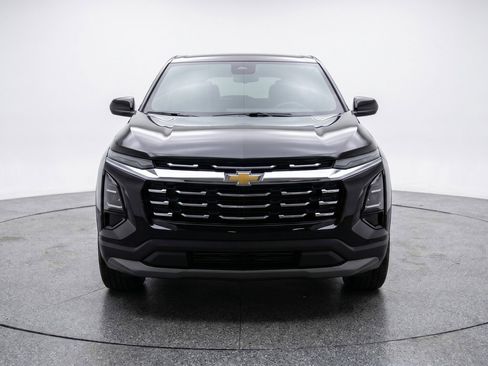 Used 2025 Chevrolet Equinox LT image 2