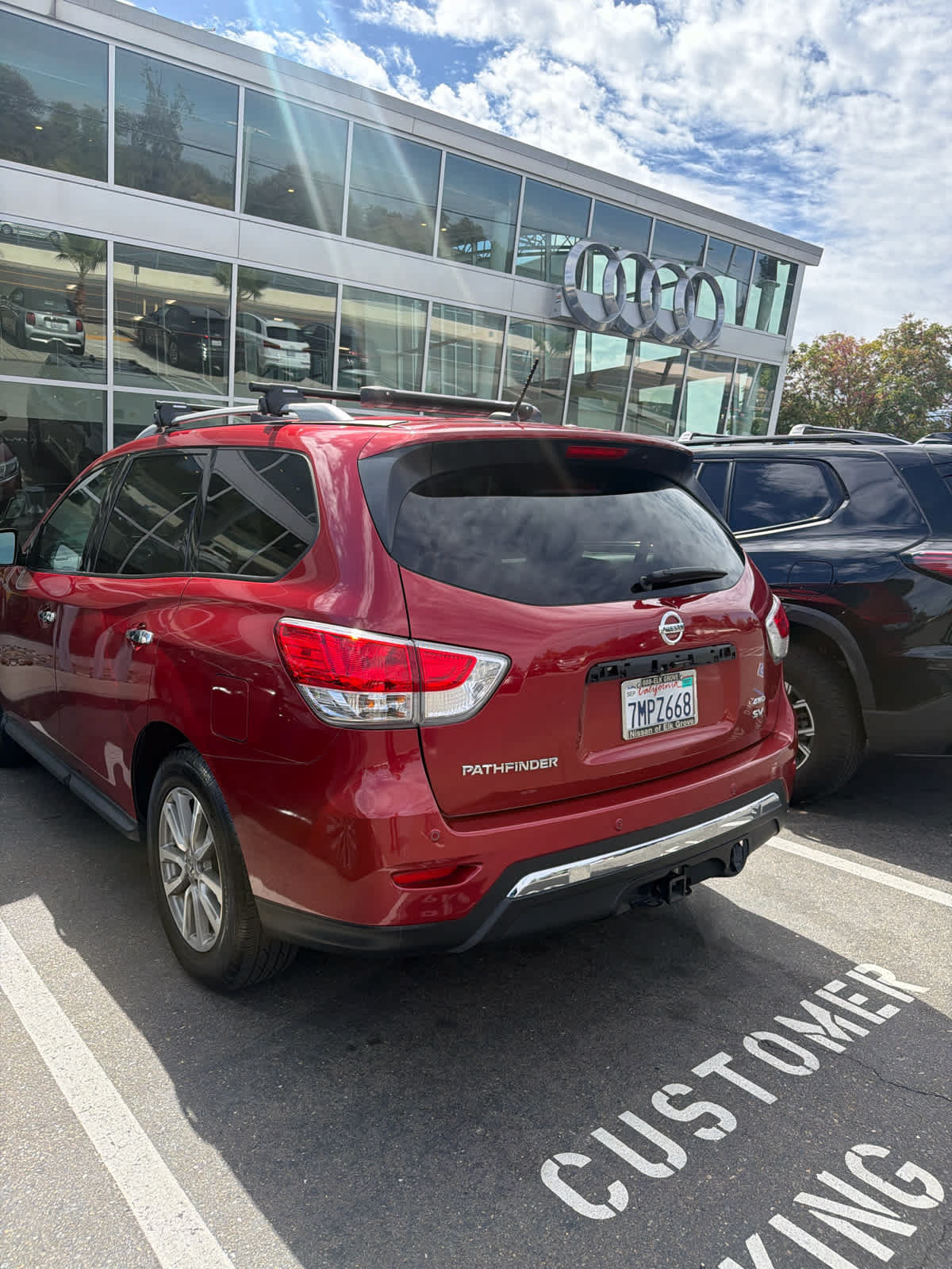Used 2015 Nissan Pathfinder SV w/ Trailer Tow Package FWD image 5