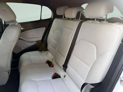 Used 2019 Mercedes-Benz GLA 250 4MATIC image 32