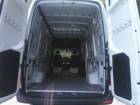 Used 2025 Mercedes-Benz Sprinter 2500 image 8