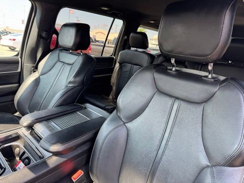 Used 2024 Jeep Wagoneer Series II w/ Flexible Seating Group AWD/4WD image 10