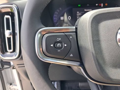 Used 2024 Volvo XC40 B5 Core AWD/4WD image 16