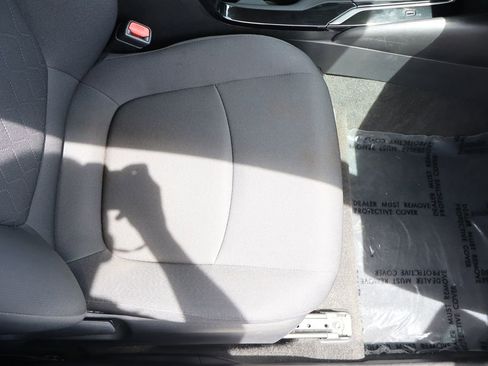 Used 2021 Toyota Corolla LE FWD image 28