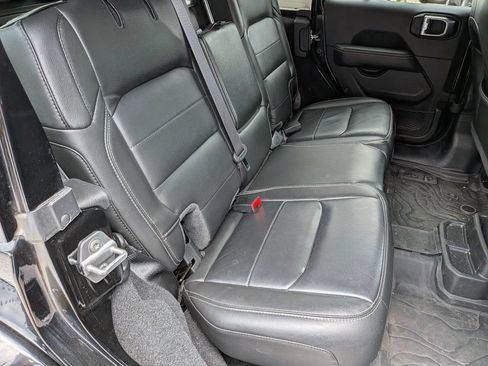 Used 2022 Jeep Wrangler Unlimited Sahara w/ Cold Weather Group AWD/4WD image 26