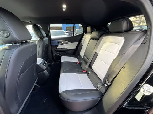 New 2026 Chevrolet Equinox EV LT image 23