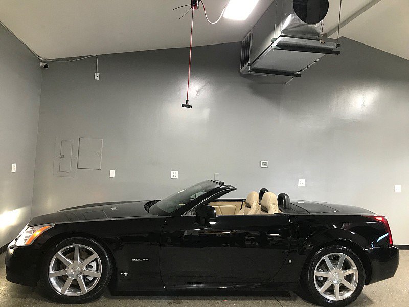 Used 2007 Cadillac XLR RWD image 11