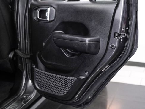 Used 2023 Jeep Gladiator Willys image 49