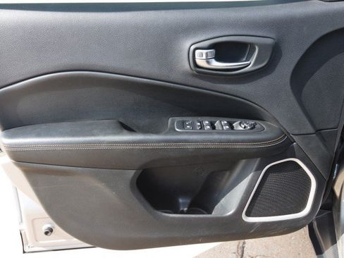 Used 2019 Jeep Compass Latitude w/ Cold Weather Group AWD/4WD image 12