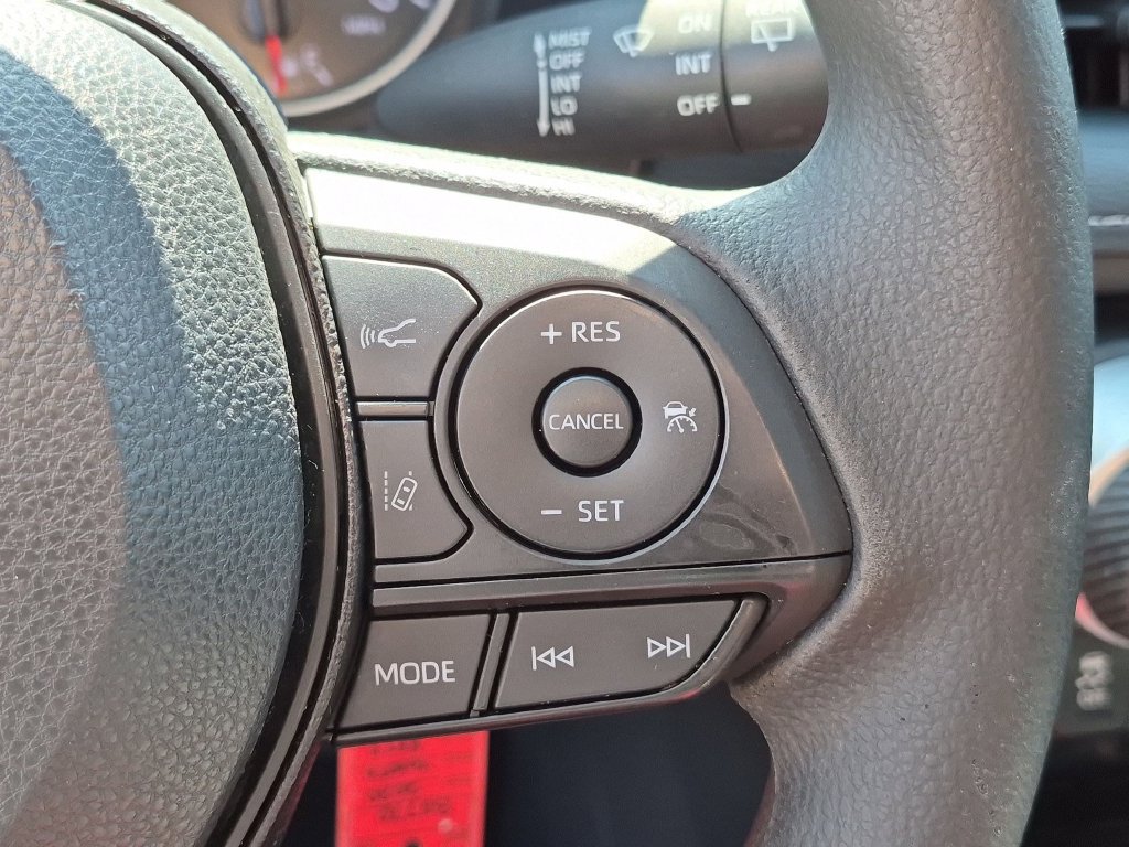 Used 2020 Toyota RAV4 LE FWD image 18