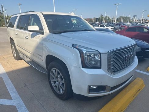 Used 2015 GMC Yukon XL Denali image 2