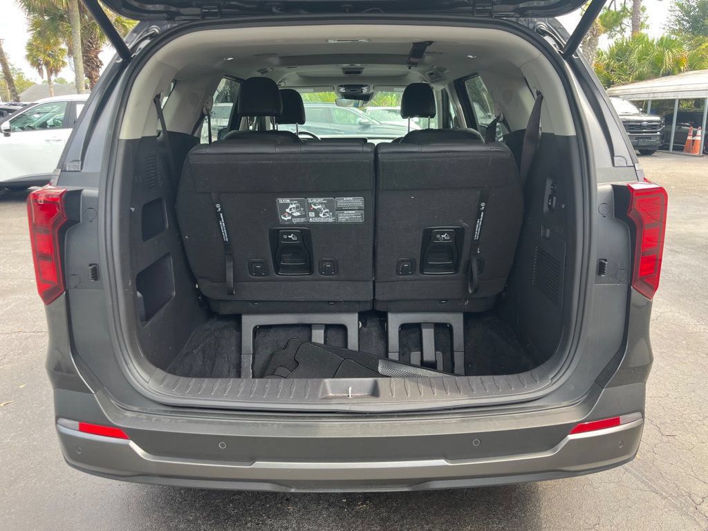 Used 2026 Kia Carnival SX w/ SX Dark Edition Package FWD image 4