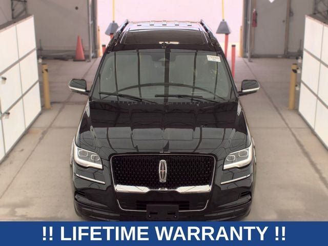Used 2024 Lincoln Navigator Reserve AWD/4WD image 2