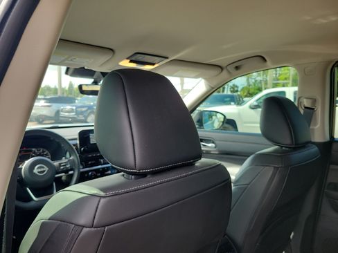 Used 2024 Nissan Pathfinder SL w/ Black Appearance Package FWD image 26