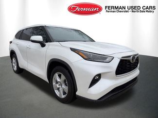 Used 2022 Toyota Highlander LE video 1