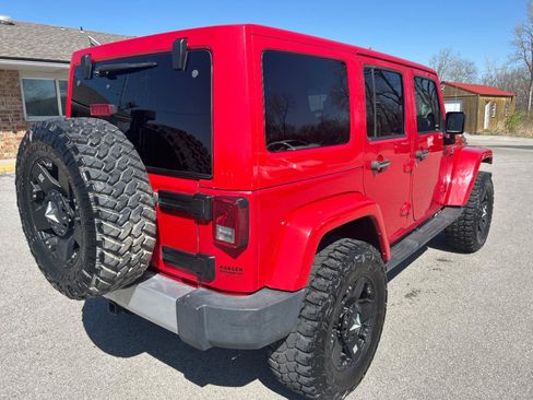 Used 2014 Jeep Wrangler Unlimited Sahara w/ Connectivity Group AWD/4WD image 5