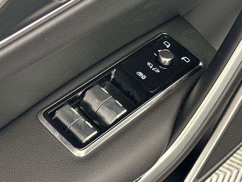 Used 2026 Jaguar F-PACE R-Dynamic S image 10