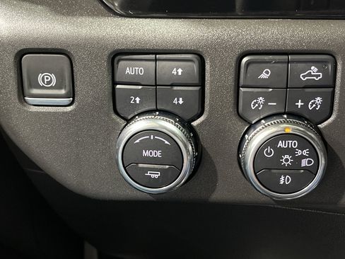 Used 2025 GMC Sierra 1500 SLT w/ SLT Premium Plus Package image 31