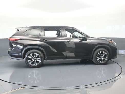 Used 2021 Toyota Highlander XLE image 7