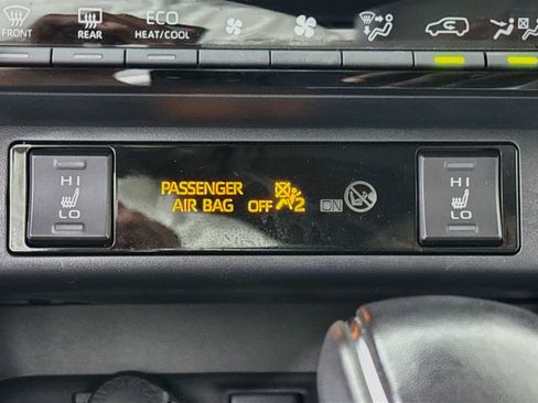 Certified 2022 Toyota RAV4 XLE Premium AWD/4WD image 19
