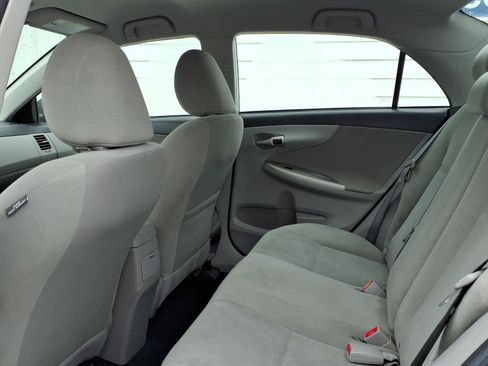 Used 2013 Toyota Corolla LE FWD image 8