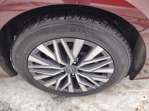 Used 2024 Nissan Altima 2.5 SV image 13