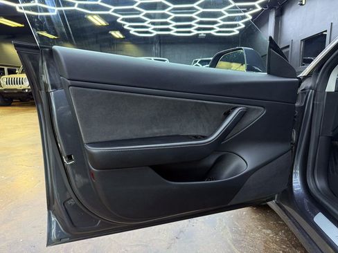 Used 2018 Tesla Model 3 Long Range image 12