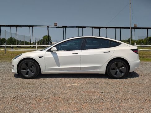 Used 2023 Tesla Model 3 Standard Range RWD image 9