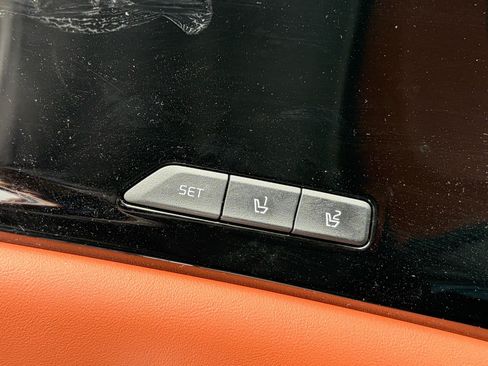 Certified 2024 Kia Carnival SX FWD image 11