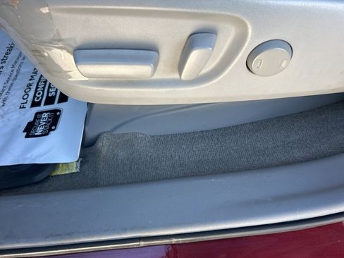 Used 2013 Toyota Sienna XLE image 3