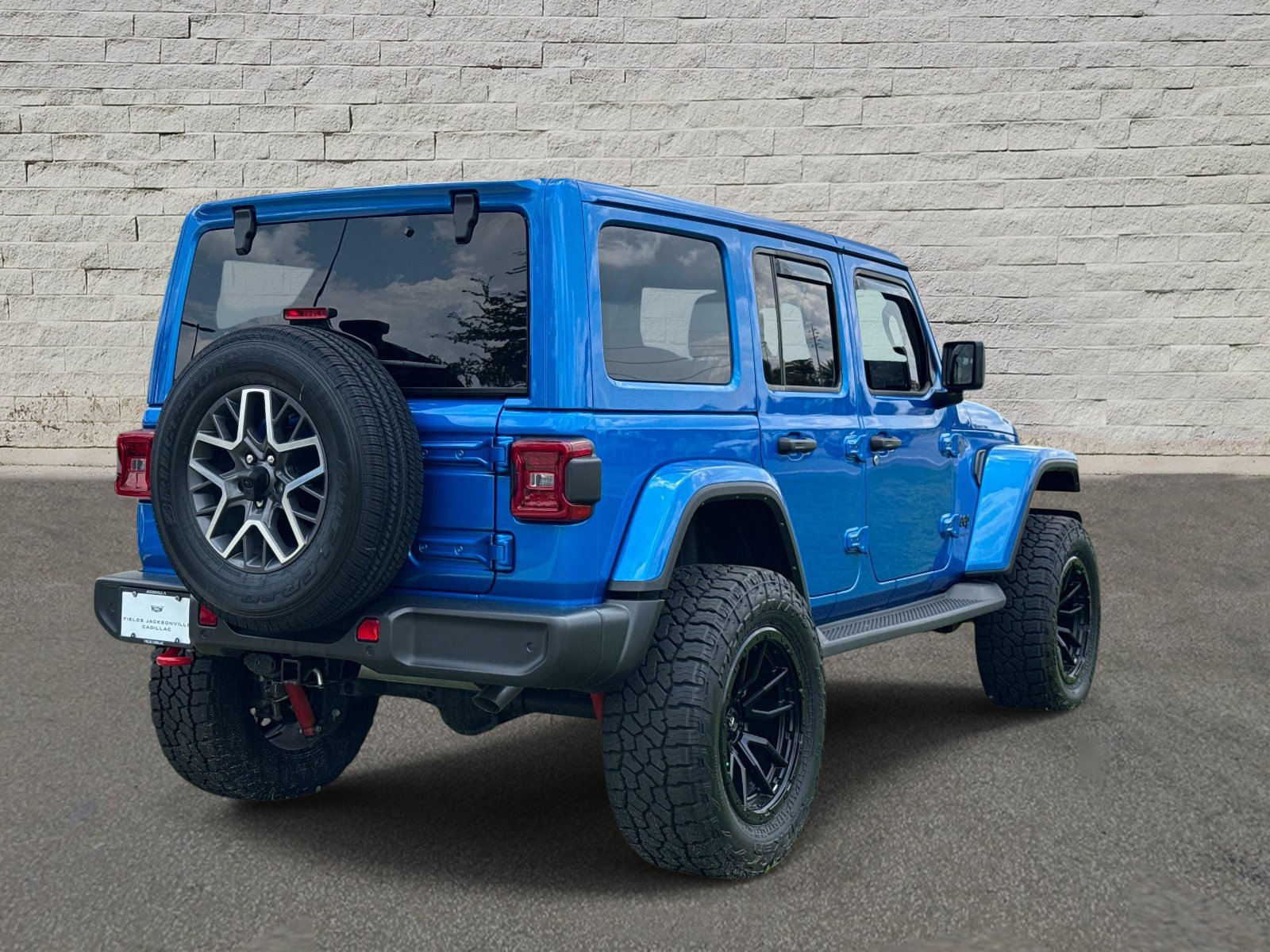Used 2025 Jeep Wrangler Unlimited Sahara AWD/4WD image 5