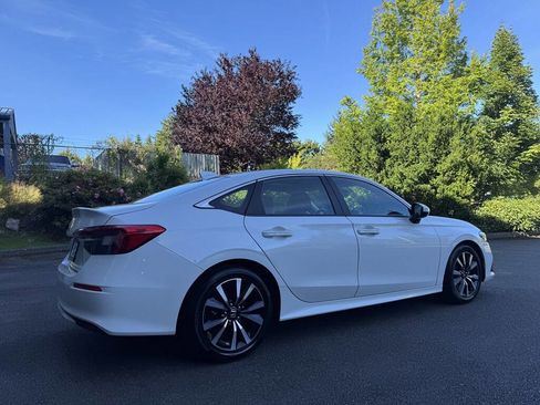 Used 2023 Honda Civic EX image 3