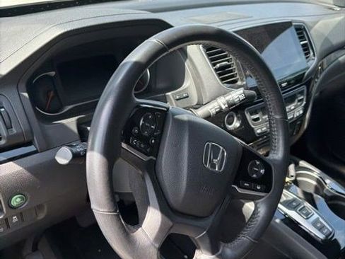Used 2019 Honda Pilot Touring image 8