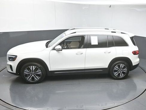 Used 2025 Mercedes-Benz GLB 250 4MATIC w/ Exclusive Package image 43