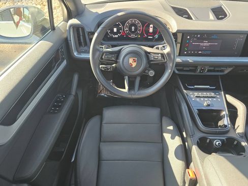 Certified 2026 Porsche Cayenne AWD/4WD image 18