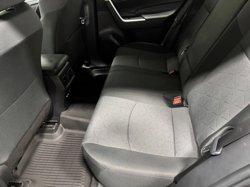 Used 2025 Toyota RAV4 XLE AWD/4WD image 43