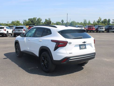 New 2026 Chevrolet Trax LT w/ Driver Confidence Package FWD image 7